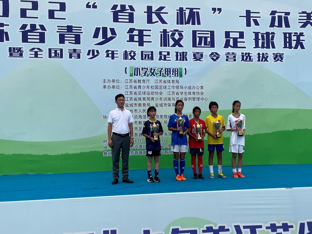 2c77702312e940b58ff9bfe4fc96a231.jpg