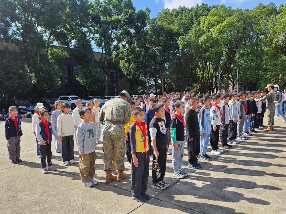 f51b2c55b1a8408e8878f4f22ab986e7.jpg f51b2c55b1a8408e8878f4f22ab986e7.jpg