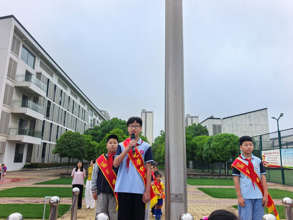 8eec8d36fd2548bdad2b5aa1c5a7cc61.jpg