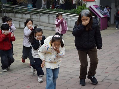 筑牢安全防线　 守护校园平安