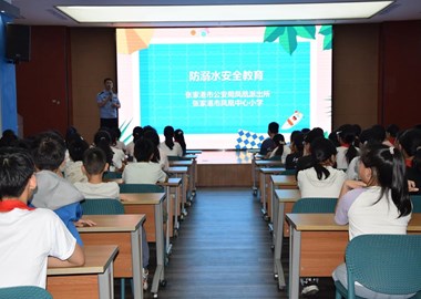 我校举行防溺水安全教育讲座