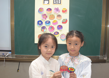 妙笔绘圆月 饼香满中秋