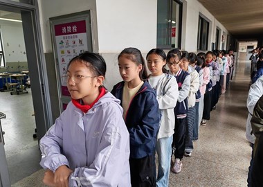 守护脚下安全　 筑牢防踩踏安全防线